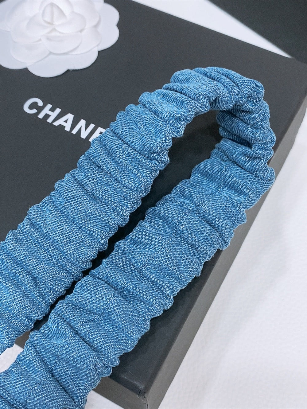 CHANEL DOUBLE C ELASTIC BELT 30MM IN BLUE DENIM GOLD BUCKLE EMBOSSED CRYSTAL