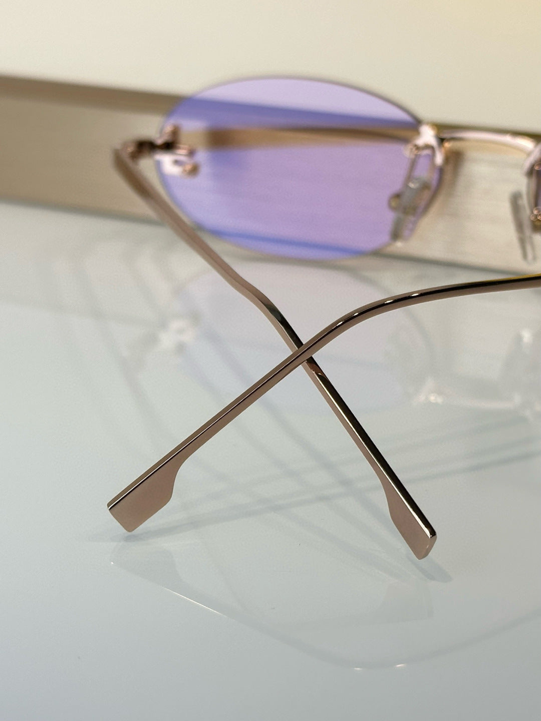 FENDI FIRST CRYSTAL RIMLESS OVAL FRAME SUNGLASSES FE4075US IN METAL