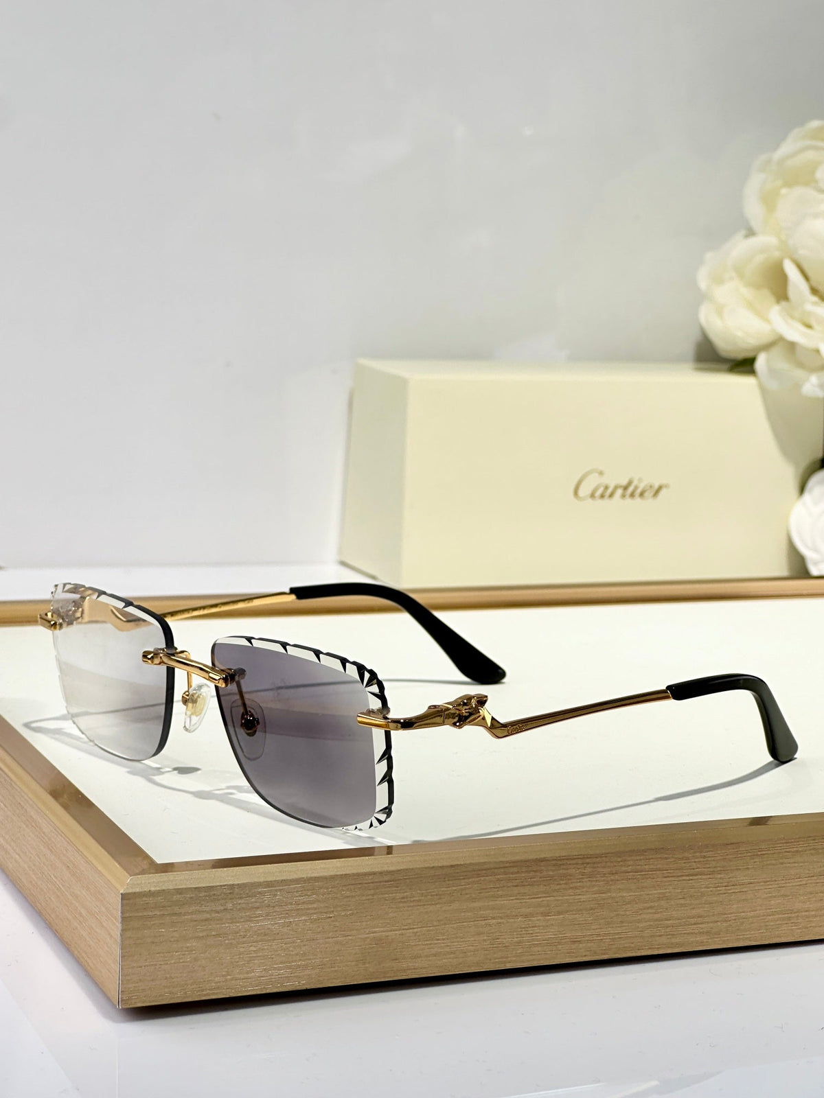 CARTIER PANTHÈRE PHOTOCHROMIC LENSES RIMLESS SQUARE FRAME SUNGLASSES 580910 IN METAL
