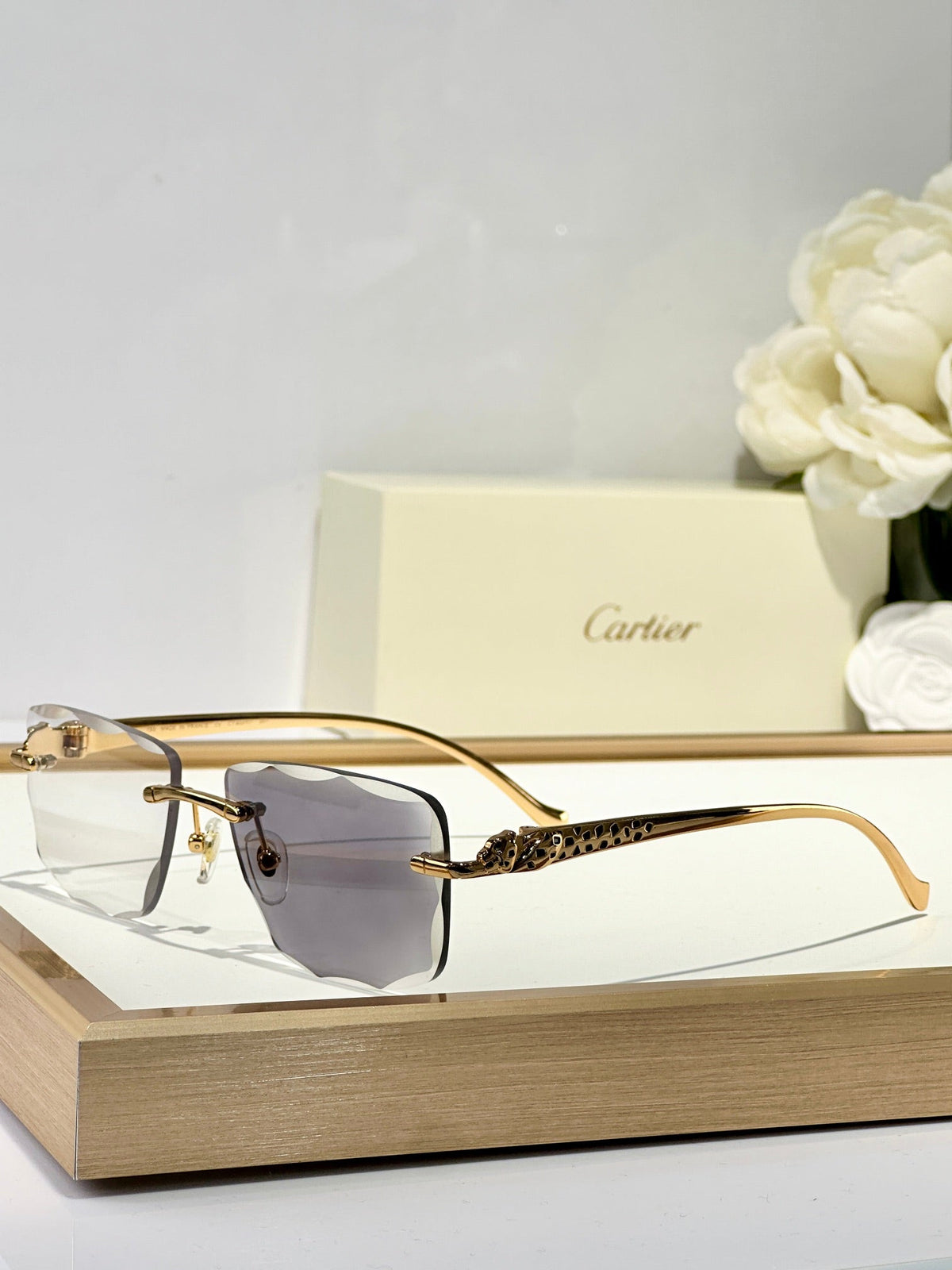 CARTIER PANTHÈRE PHOTOCHROMIC LENSES RIMLESS SQUARE FRAME SUNGLASSES 580911 IN METAL