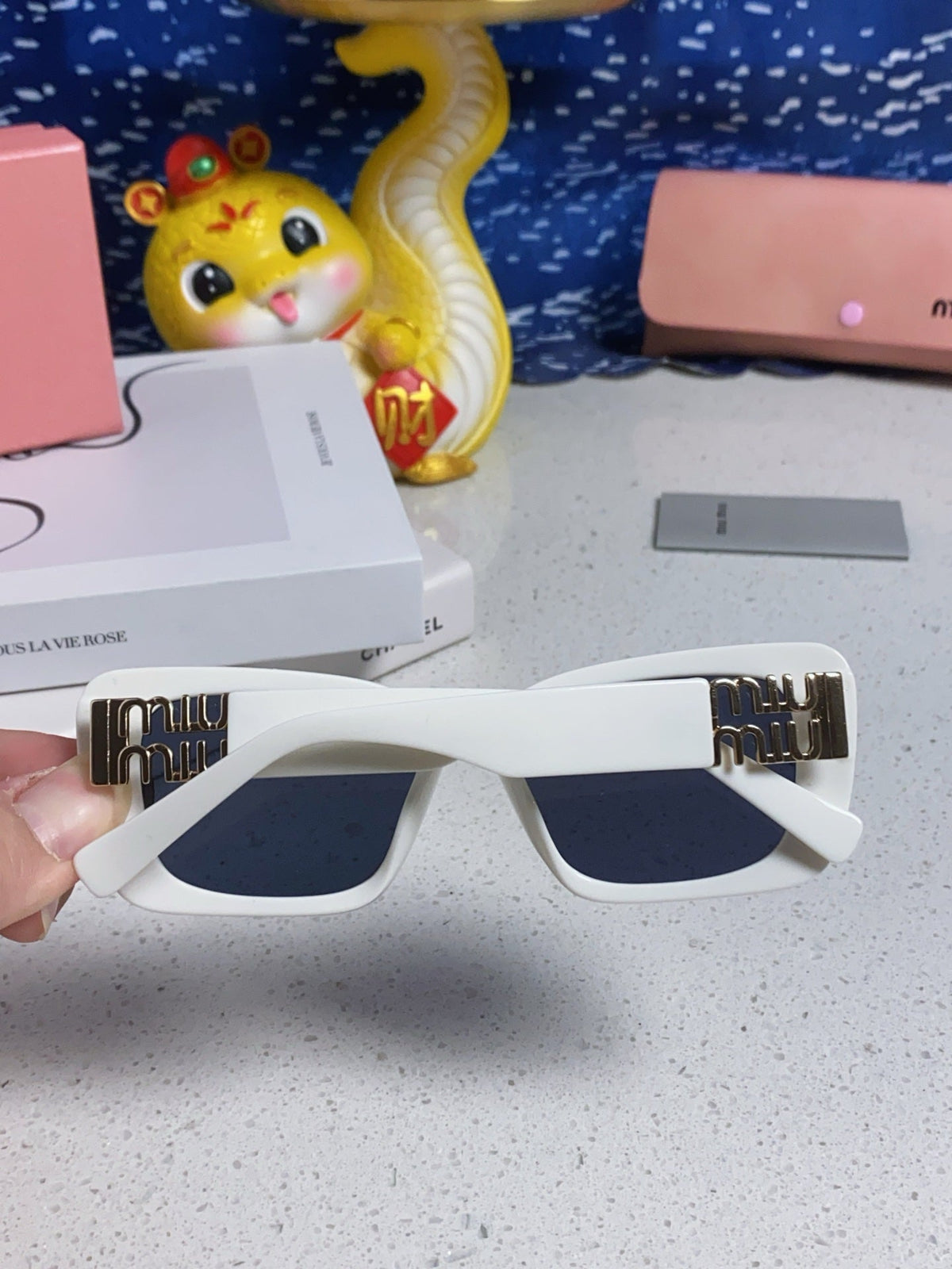 MIU MIU GLIMPSE SUNGLASSES 558346 IN WHITE ACETATE GOLD EMBOSSED LOGO