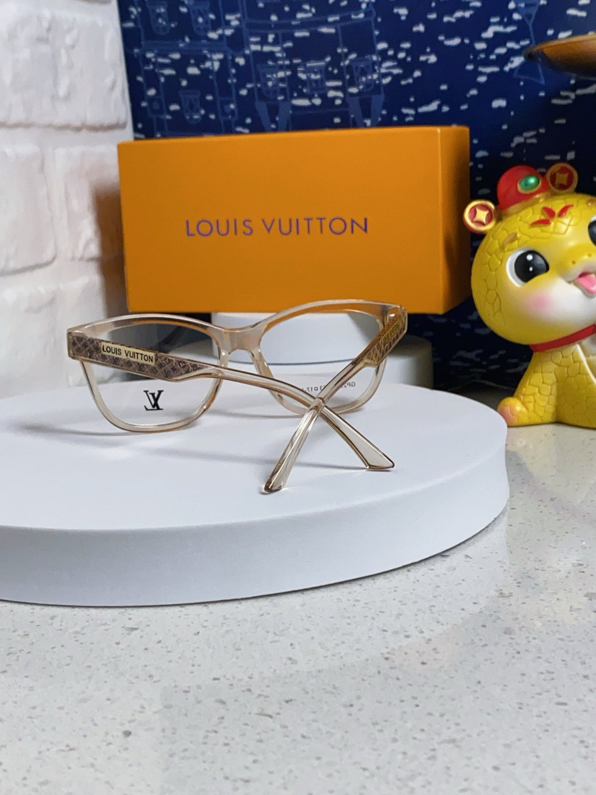 LOUIS VUITTON CAT EYE SUNGLASSES 570277 IN LIGHT BROWN CLEAR ACETATE EMBOSSED LOGO